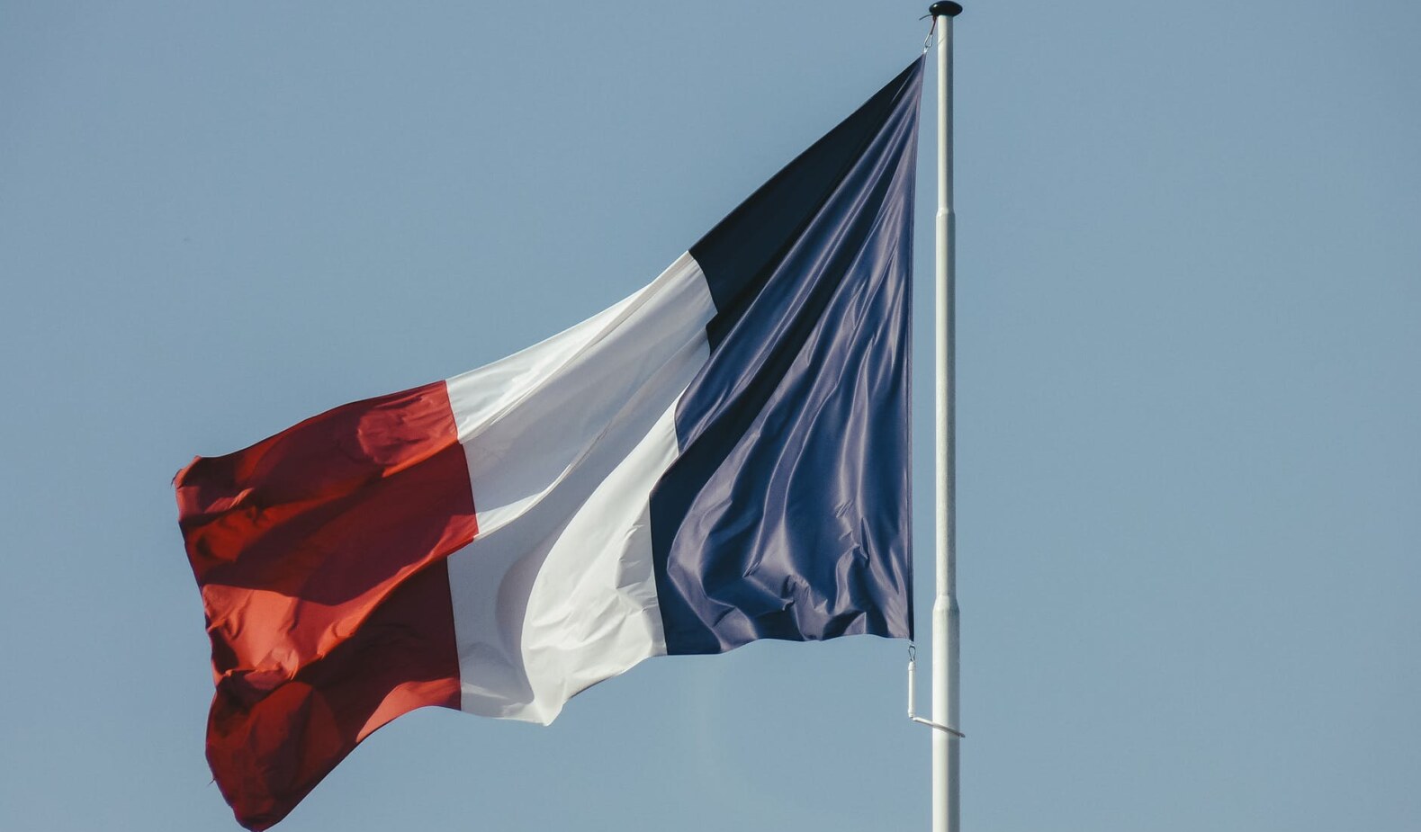 Getting your French nationality: discover the 2 legal pathways