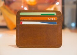 Do credit cards exist in France?